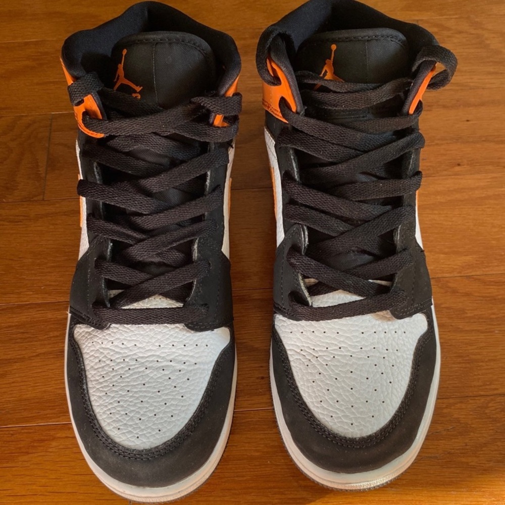 Air Jordan 1 Mid